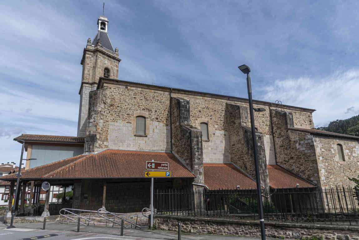 Vizcaya - Areatza 08 - iglesia de San Bartolomé.jpg